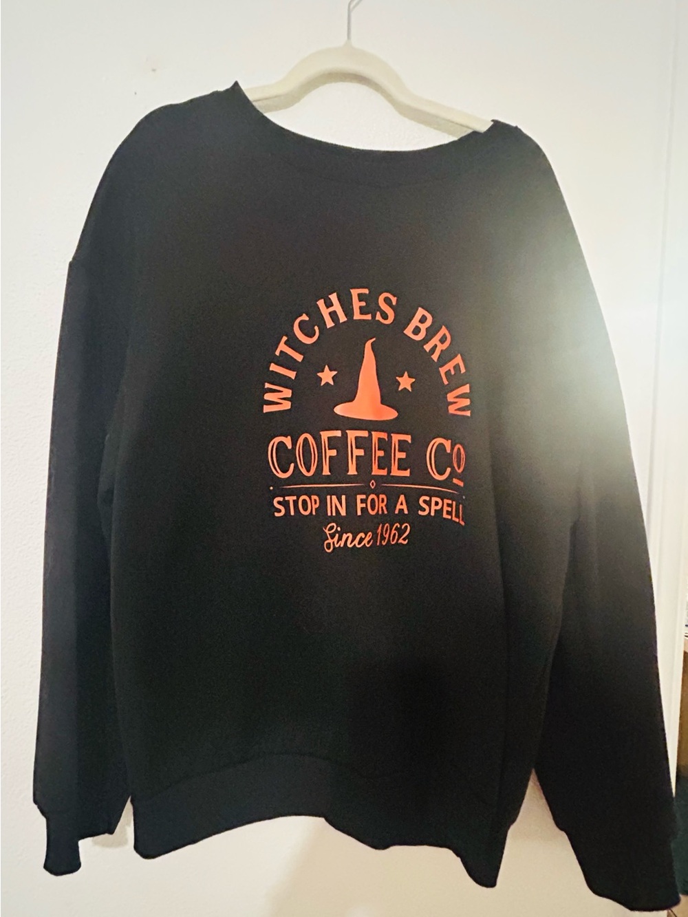Black Graphic Pullover Sweatshirt